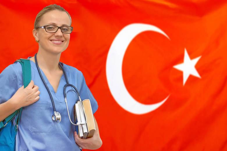کدام زبان را برای تحصیل در دانشگاه‌های ترکیه انتخاب کنیم؟